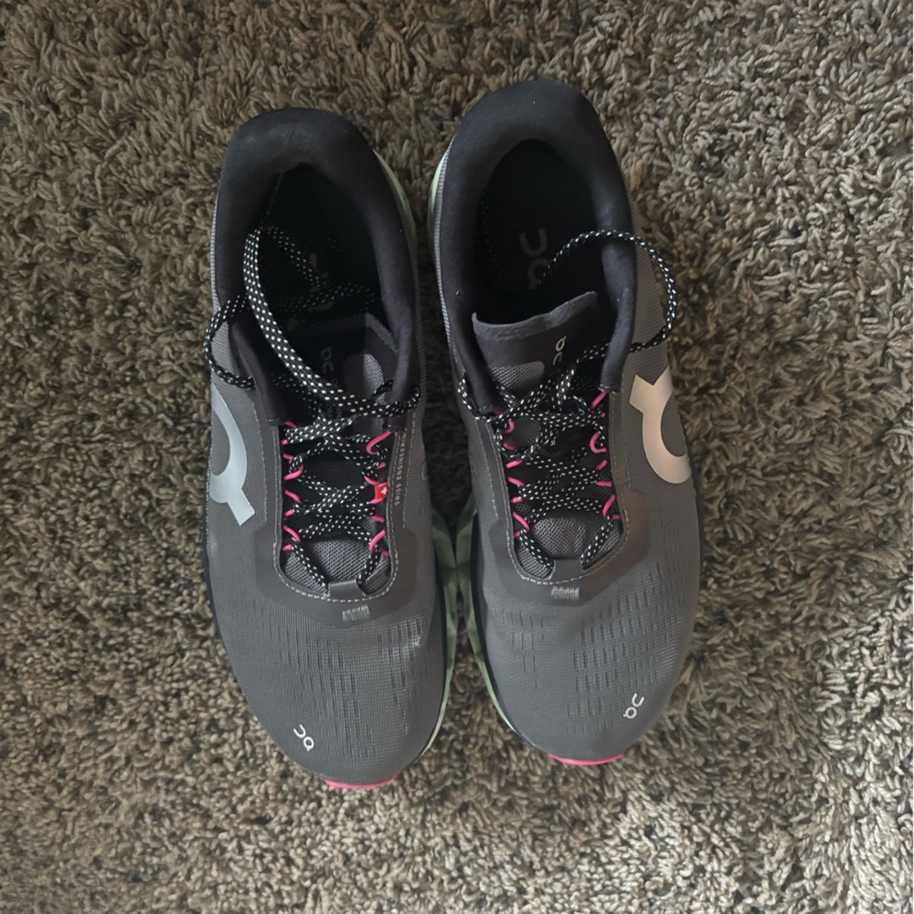 On Running Women's Sneakers in Gray and Green - Picture 2 of 8